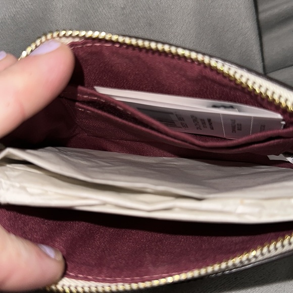 NWT coach signature beige and tan wristlet leather with maroon inside nice - Picture 3 of 7